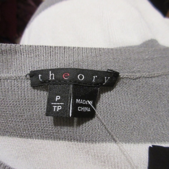 Theory White Gray Striped Knit Top T-Shirt Normcore Travel Preppy Designer Luxe - Picture 8 of 8